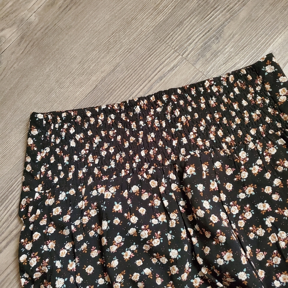 Floral Wide Bottom Pants - Picture 6 of 7